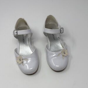 Elegant White Kids Dress Shoes with Floral Accent